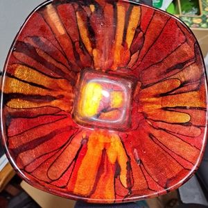 Vtg Gold Leaf Italian Dish 9 inches across 3.5 inches deep.